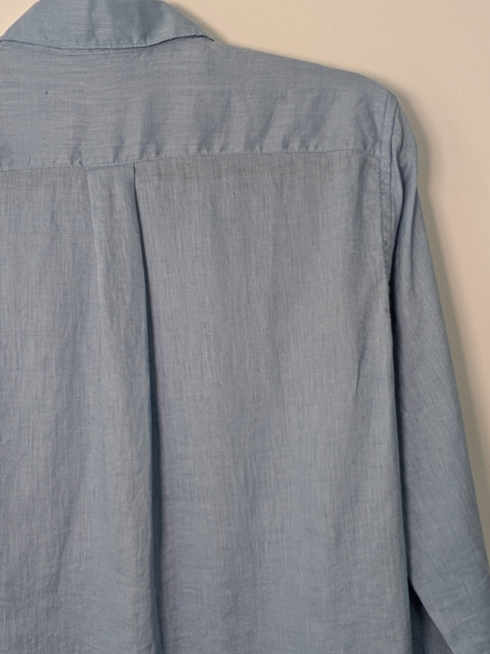 Uniqlo Pale Blue Women's Button-Down Dress Shirt - Picture 10 of 12